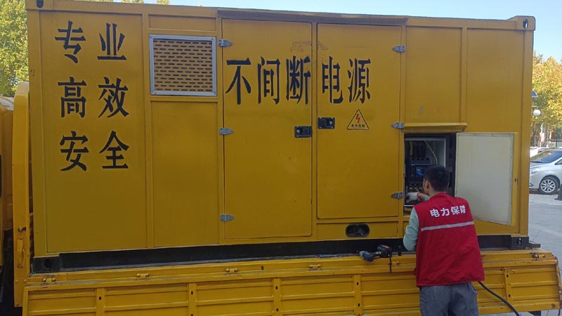 芷江柴油发电机组和UPS电源配合使用时，如何避免切换过程中的电力中断？